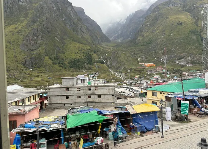 Odyssey Stays Joshimath - Near Narsingh Temple